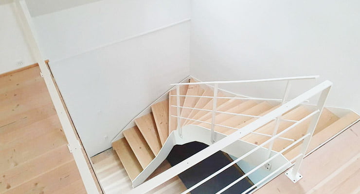 Indendørs ståltrappe i Vejle